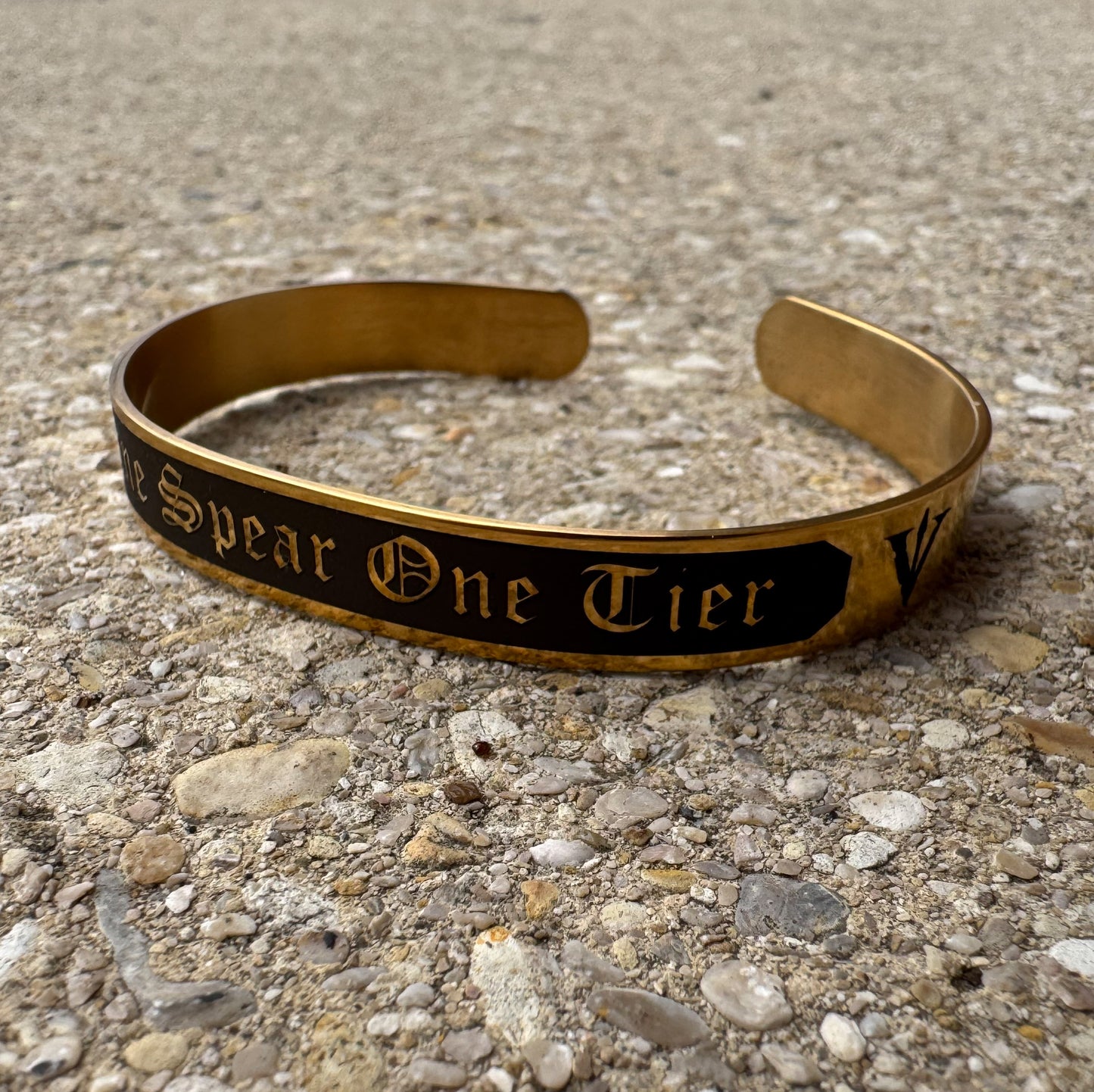 One Spear One Tier Stainless Steel Cuff